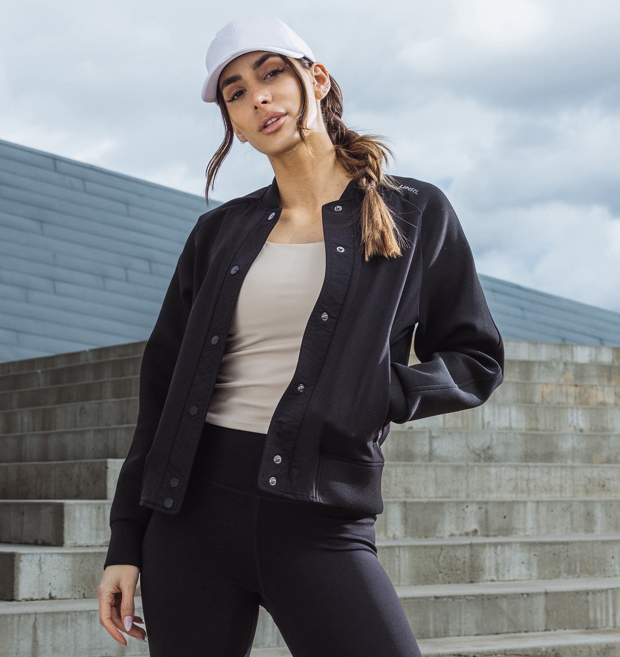 Model is 5'8'', size 4 and is wearing size S.