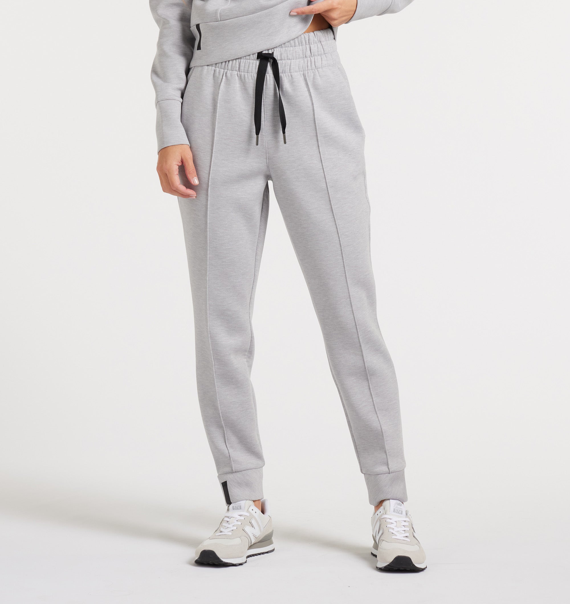 Model is 5'9", size 2 wearing size XS.
