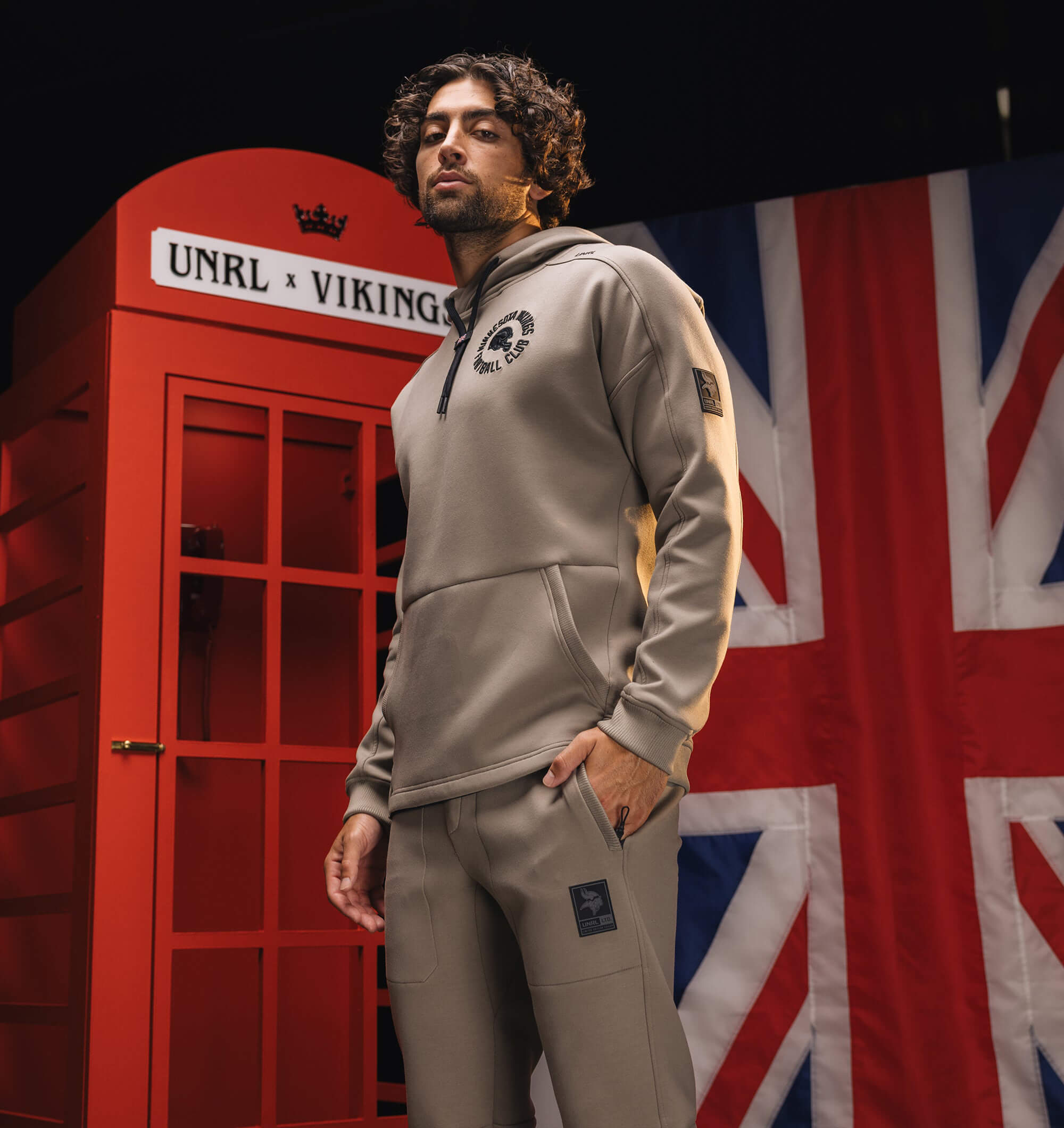 Model is 6'0" wearing size M