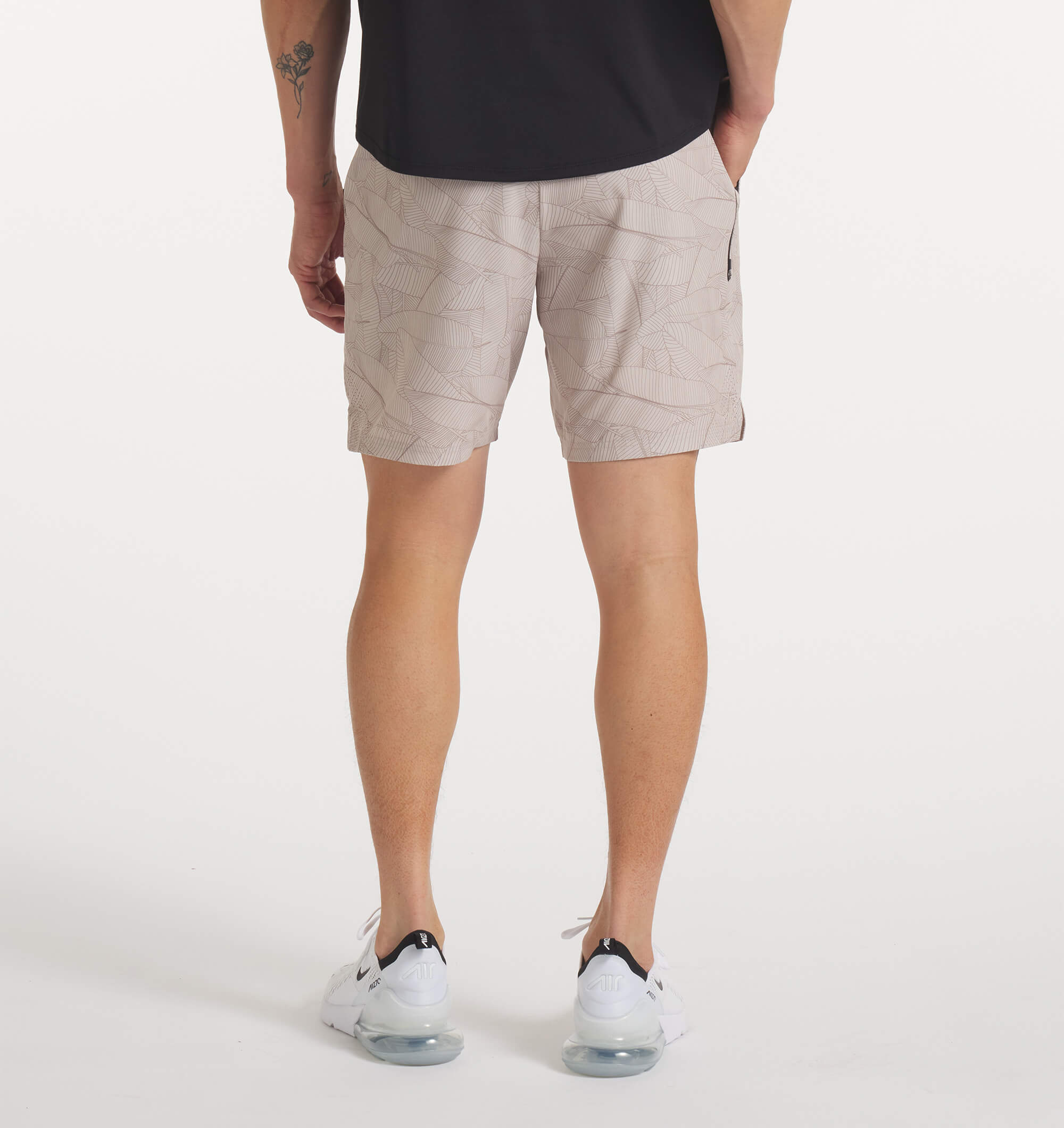 Stride Short [7.5&quot;] - Sandy Bay - UNRL
