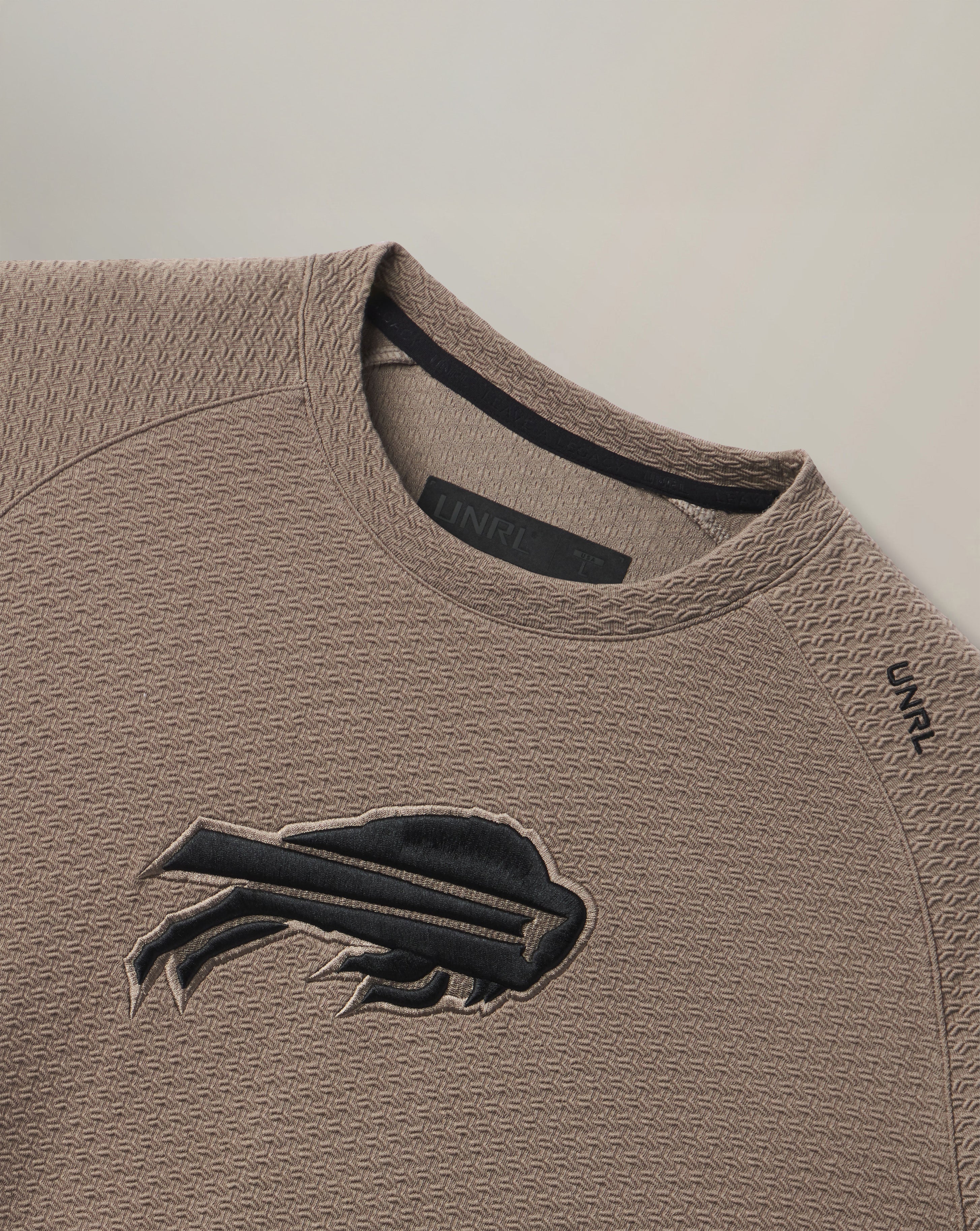 rst ネズール Adidas Shoulder Stripe Quarter-Zip Pullover – Nebraska